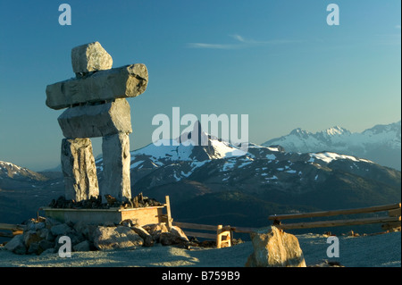 Inukshuk-Statue auf dem Höhepunkt am Whistler Mountain, Whistler, BC, Kanada Stockfoto