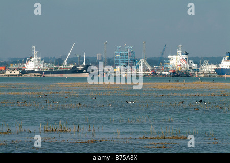 Marine-Terminal am ExxonMobil Fawley Ölraffinerie am Southampton Water, Hampshire, England Stockfoto