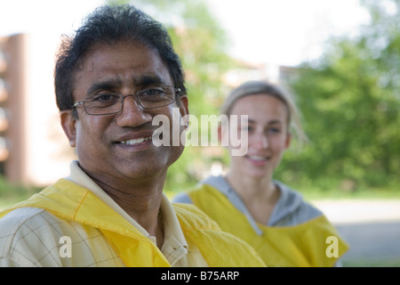Männliche und weibliche Porträt nach der Reinigung unter Burrard Bridge, Vancouver, Kanada Stockfoto