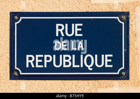 "Rue De La République" Straßenschild, Frankreich. Stockfoto