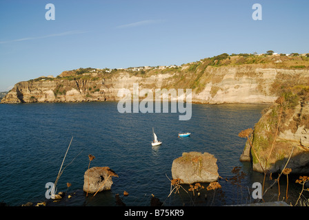 Campi Flegrei, Kampanien, Italien, der Stait, das Teilen die Küste, von der kleinen Insel St. Martin Stockfoto