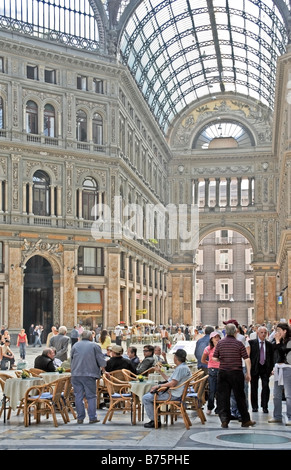 Späten viktorianischen Einkaufszentrum Galleria Umberto I, Via Toledo / Via Roma, Neapel, Kampanien, Italien. Stockfoto