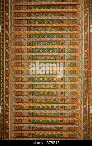Dekorative Deckenplatten im Musee De Marrakesch, Marokko Stockfoto