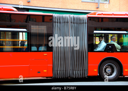 Kurvenreich Bus, London, England Stockfoto