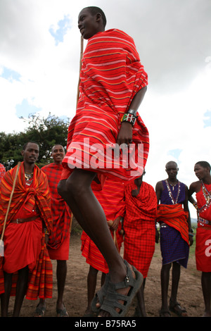 Afrika Afrika Afrikaner Kenia Kenia Kenianer Massai Massai Massai Mara Mara Ngoiroro Menschen Dorf Dorfbewohner Armut armen ländlichen Stockfoto