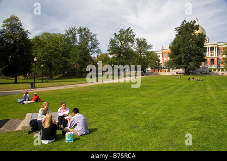 Boston Common vor Massachusetts State House befindet sich im Stadtteil Beacon Hill von Boston Massachusetts, USA Stockfoto