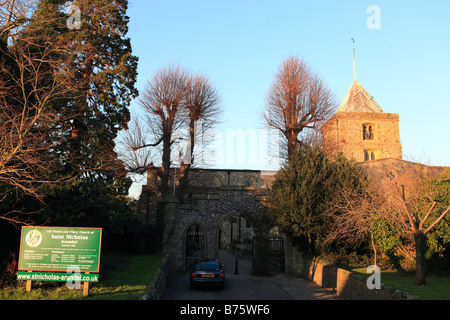 Vereinigtes Königreich West Sussex Arundel St. Nikolauskirche und Zeichen Stockfoto