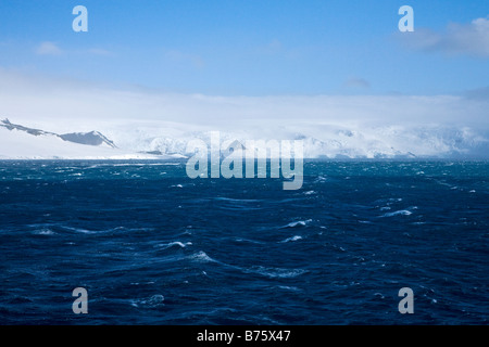 Gletscher treffen das stürmische Südpolarmeer Admiralty Bay King George Island Süd-Shetland-Inseln der Antarktis Stockfoto