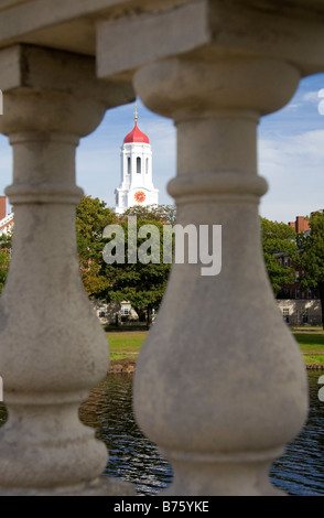 Blick auf den Campus der Harvard University durch John W Wochen Brücke in Cambridge größere Boston Massachusetts, USA Stockfoto