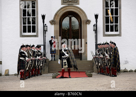 Die Atholl Highlanders auf der Parade in Blair Castle Blair Atholl der Atholl Highlanders sind Europas einzig verbliebene Privatarmee Stockfoto