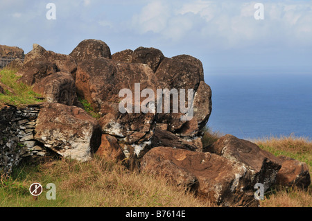 Orongo ist ein Steindorf und zeremonielle Zentrum an der südwestlichen Spitze von Rapa Nui (Osterinsel). Stockfoto