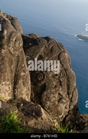 Moto Nui Inselchen ist Orongo Steindorf und zeremonielle Zentrum an der südwestlichen Spitze von Rapa Nui (Osterinsel). Stockfoto