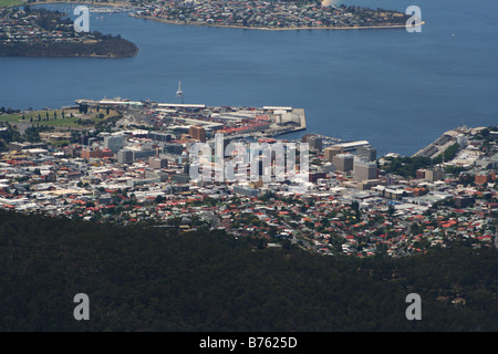 Hobart City von Mount Wellington aus gesehen Stockfoto