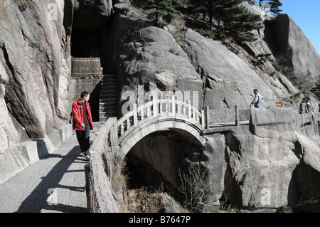 Granit-Brücke in Huangshan globalen Geopark, gelben Berg, Anhui, China. Stockfoto