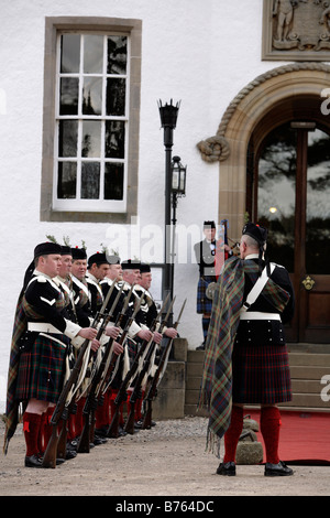 Die Atholl Highlanders auf der Parade in Blair Castle Blair Atholl der Atholl Highlanders sind Europas einzig verbliebene Privatarmee Stockfoto