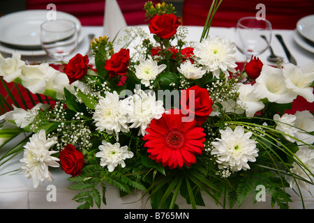 Blumen in der Tabelle Stockfoto