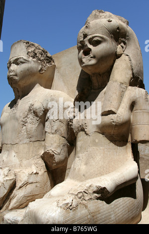 Statuen von Ramses II, Luxor-Tempel, Luxor City, Ägypten Stockfoto