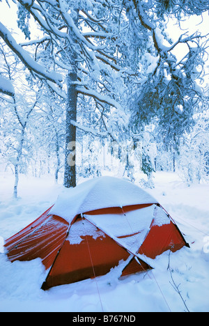 Outdoor-camping Stora Sjoefallet Np Lappland Schweden Laponia Norrbotten Europa Zelt Abenteuer Urlaub Nationalpark Schnee winter Stockfoto