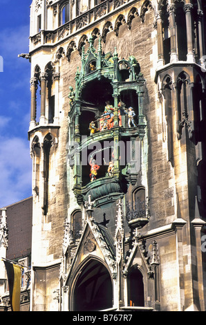 Marienplatz Rathaus Turm Glockenspiel München Bayern Deutschland alte Architektur-Außenansicht Stockfoto