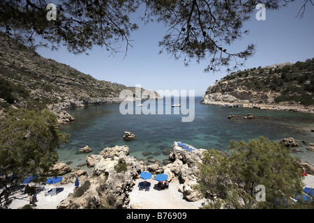 Das klare Wasser des Anthony Quinn Bay Rhodos Griechenland Stockfoto