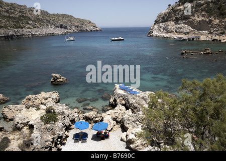 Das klare Wasser des Anthony Quinn Bay Rhodos Griechenland Stockfoto