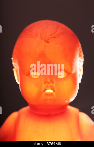 Alten gebrochenen Plastikpuppe Stockfoto