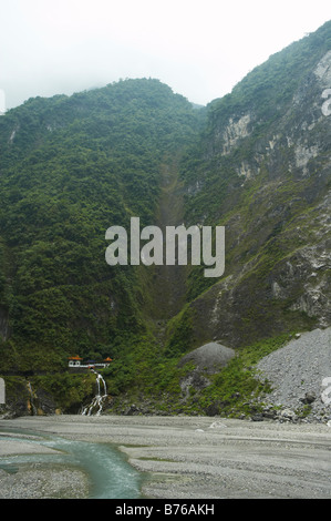 Wasserfall, Changshun Tzu Wasser Tempel, Taroko Gorge National Park, Hualien County, Taiwan, Asien Stockfoto