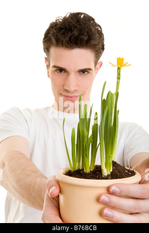 junger Mann mit Bäumchen Sämling Gärtner Stockfoto