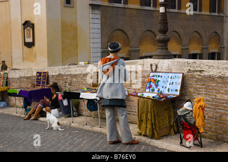 Stände mit Kunsthandwerk auf Isola Tiberina Island in Rom Italien Europa Stockfoto