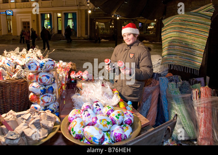 Weihnachtsmarkt in Tartu Rathausplatz Estland Europa Stockfoto