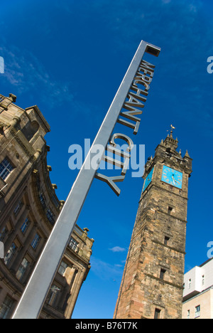 Zeichen markieren den Eingang zum Merchant City in Glasgow, Schottland, UK, Europa. Stockfoto