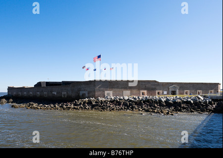 Blick auf Fort Sumter (Website der Öffnung Schüsse des amerikanischen Bürgerkriegs) vom Fähranleger, Hafen von Charleston, South Carolina Stockfoto