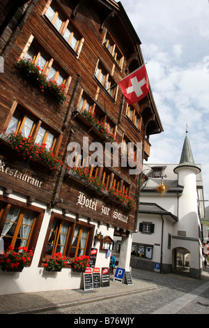 Das Hotel Sonne im Zentrum der Stadt von Andermatt in der Schweiz. Stockfoto