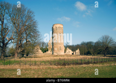 Gotischer Turm Torheit in der National Trust Unterkunft Wimpole House, Cambridgeshire, Großbritannien Stockfoto