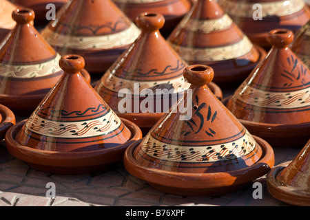 Tajine Töpfen im Souk in Marrakesch Marokko Stockfoto