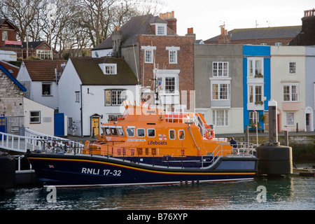 Severn Klasse RNLI-Rettungsboot Ernest und Mabel an Weymouth Harbour Dorset in England Stockfoto