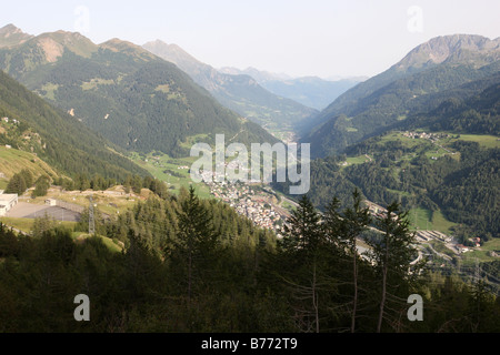 Blick von der St. Gotthard-Pass in den Alpen in der Schweiz, ein hoher Gebirgspass in der Schweiz zwischen Airolo und Göschenen. Stockfoto