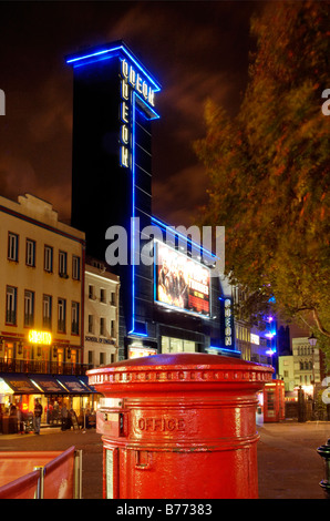 Das Odeon-Kino am Leicester Square bei Nacht Stockfoto