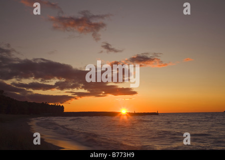 WISCONSIN - Einstellung über den Hafen am kleinen Sand Bay am Lake Superior in Apostel Islands National Lakeshore Sonne. Stockfoto