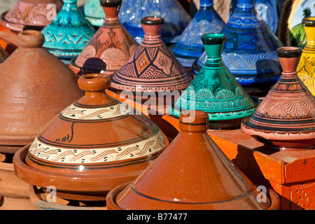 Tajine Töpfen im Souk in Marrakesch Marokko Stockfoto