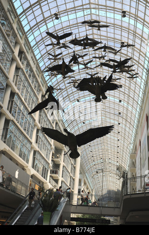 Michael Snow Gänse fliegen über Kopf in Toronto Eaton Centre Stockfoto