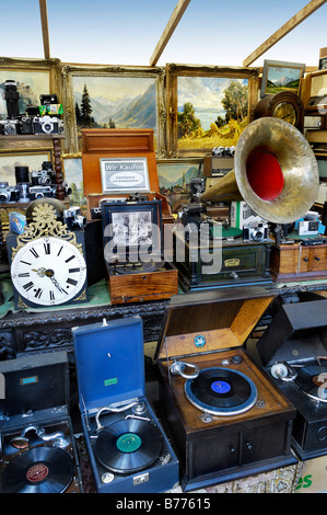 Grammophon, Radios, Kameras, stall auf der Auer Dult Markt, München, Bayern, Deutschland, Europa Stockfoto