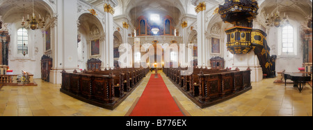 Innenansicht der St. Ignatius Kirche, historische Kathedrale in Linz, Oberösterreich, Europa Stockfoto