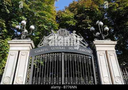 Tor, Eingang, Cuartel General del Ejercito, Hauptquartier der Armee, Calle de Alcalá, Madrid, Spanien, Europa Stockfoto