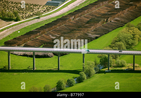 Luftaufnahme, Brücke, nass-Store für Orkan Kyrill Holz, Meschede Bestwig, Hochsauerland district, North Rhine-Westphalia, Ge Stockfoto