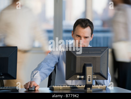 Geschäftsmann Arbeitscomputer Stockfoto