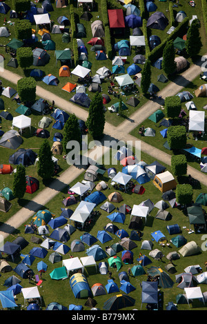 Luftbild, Zelte, überqueren von Fußwegen, Rock Hard Festival, Nordsternpark, Gelsenkirchen, Ruhrgebiet, Nordrhein-Westfalen, Ge Stockfoto