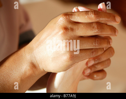 Hand-Massage, Ayurveda, Spa, Luxushotel Oberoi, Mauritius, Indischer Ozean Stockfoto