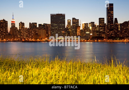 Manhattan Skyline Dämmerung Stockfoto