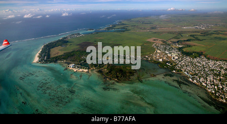 Luftaufnahme, türkisfarbenes Wasser, Urlaubsort, Tamarin Bay, Mauritius, Indischer Ozean Stockfoto